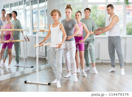 Teenagers at choreography lesson learn to stand in first position of ballet 114479374