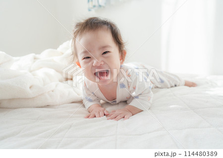 寝起き 昼寝 赤ちゃん 114480389