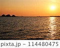 響灘に沈む夕陽 114480475