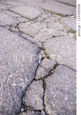 Detail of old abandoned road in the city Detail of old abandoned road in the city 114480986