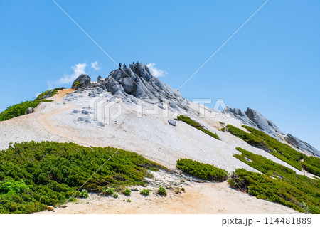 夏の燕岳登山（燕岳山頂部）の写真素材 [114481889] - PIXTA