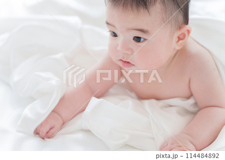 裸の赤ちゃん・0歳 114484892