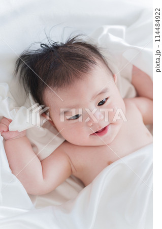裸の赤ちゃん 裸の赤ちゃん 114484922