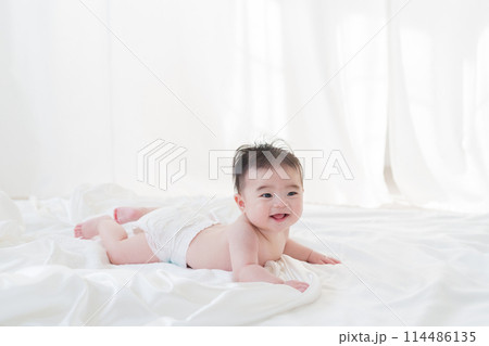 裸の赤ちゃん 114486135