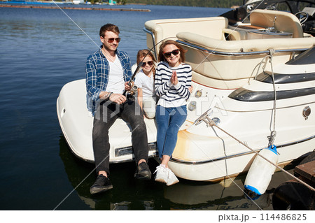 family with daughter Fishing on yacht sailboat on lake family with daughter Fishing on yacht sailboat on lake 114486825