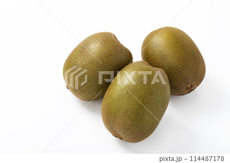 白バックのキウイ_ルビーレッド 白バックのキウイ_ルビーレッド 114487178