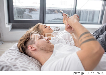 family tradition before the sleep 114487604