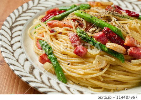アスパラとベーコンのペペロンチーノ 114487967