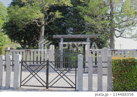 京都　三条天皇　北山陵 114488356