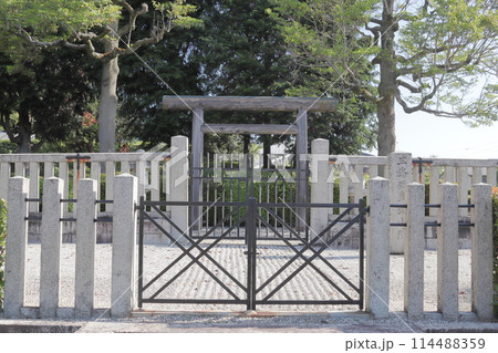 京都　三条天皇　北山陵 114488359