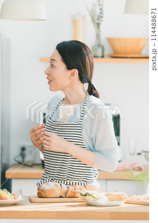 a forty-something woman 114488671