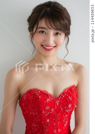 キャバクラで働くドレスを着た日本人女性（キャスト・クラブ・スナック 