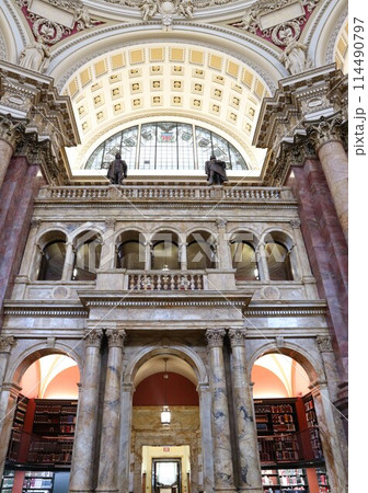 アメリカ議会図書館の蔵書室 114490797