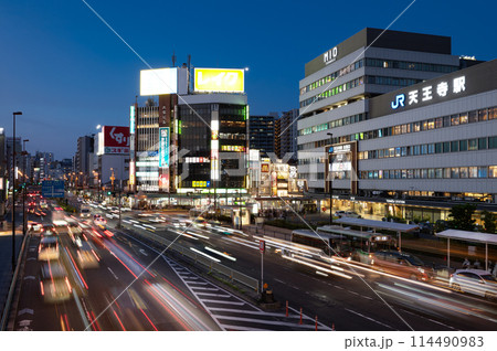 JR天王寺駅 谷町筋 夜景 早い時間帯【同アングル1/2】 JR天王寺駅 谷町筋 夜景 早い時間帯【同アングル1/2】 114490983