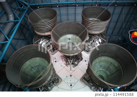 ケネディスペースセンター、アポロサターンⅤ実物 114491588