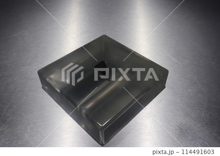 ケネディスペースセンター、触れる月の石 114491603