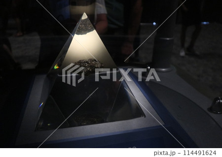 ケネディスペースセンター、月の石 114491624