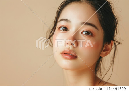 肌の綺麗な日本人女性（スキンケア・メイク・モデル・背景なし） 114491869