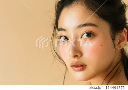 肌の綺麗な日本人女性（スキンケア・メイク・モデル・背景なし） 114491873