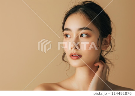 肌の綺麗な日本人女性（スキンケア・メイク・モデル・背景なし） 114491876