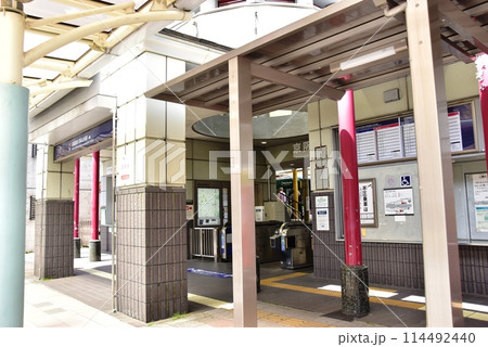京都市 京阪電車の京阪山科駅改札口前 京都市 京阪電車の京阪山科駅改札口前 114492440
