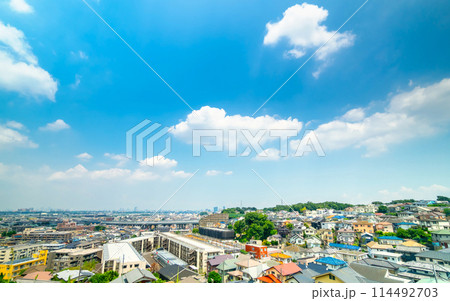 丘陵に立つ住宅街 丘陵に立つ住宅街 114492703