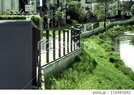 empty wooden fence on the street of the city 114493892