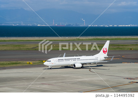 滑走路に向かう旅客機《中部国際空港セントレア》 114495392