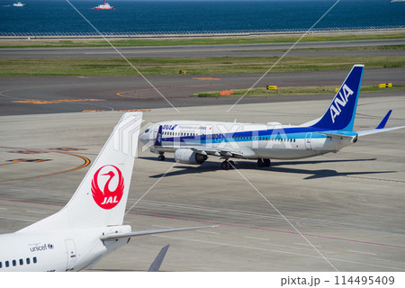 滑走路に向かう旅客機《中部国際空港セントレア》 114495409