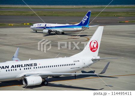 滑走路に向かう旅客機《中部国際空港セントレア》 114495411