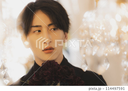 黒いスーツの男性 黒いスーツの男性 114497591