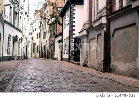 narrow street in old european city 114497838