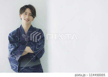 浴衣の若い男性 浴衣の若い男性 114498005