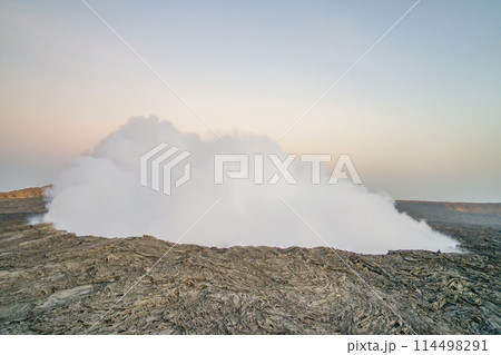 エルタアレ火山の風景 114498291