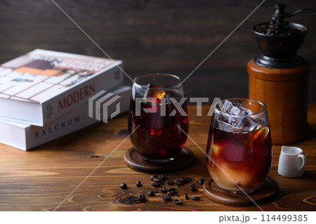 アイスコーヒー 古板背景 アイスコーヒー 古板背景 114499385