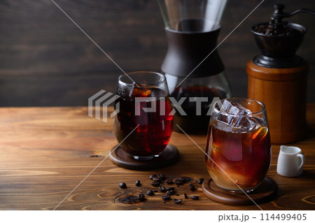 アイスコーヒー  古板背景 114499405
