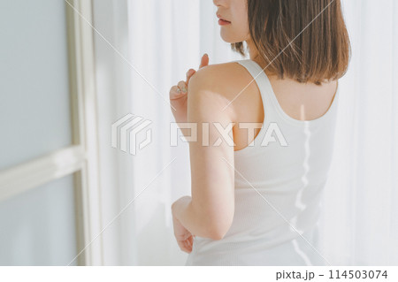 young woman young woman 114503074