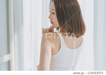 young woman young woman 114503075