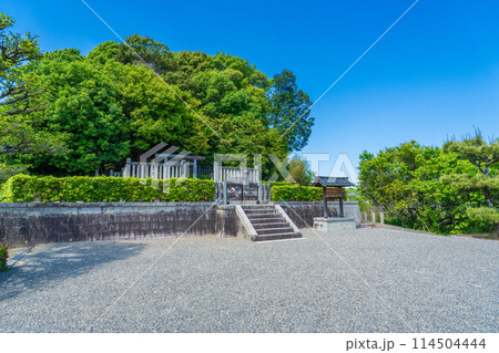 奈良県明日香村　第四十代天武天皇　第四十一代持統天皇　檜隈大内陵 114504444