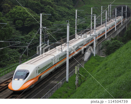 台湾高速鉄道　700T型　快官　高鐵景觀橋にて 114504739