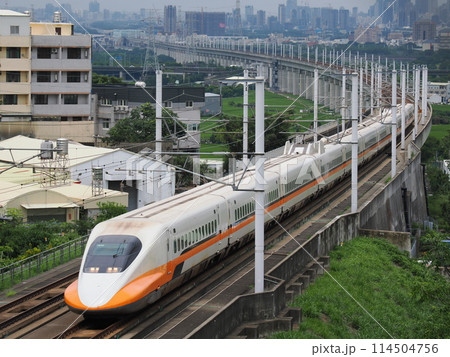 台湾高速鉄道　700T型　快官　高鐵景觀橋にて 114504756