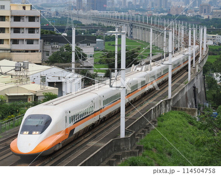 台湾高速鉄道　700T型　快官　高鐵景觀橋にて 114504758