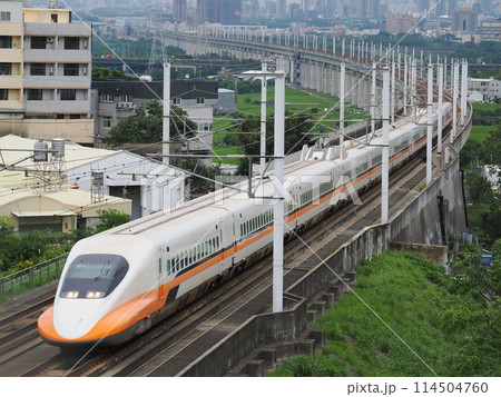 台湾高速鉄道 700T型 快官 高鐵景觀橋にて 台湾高速鉄道 700T型 快官 高鐵景觀橋にて 114504760