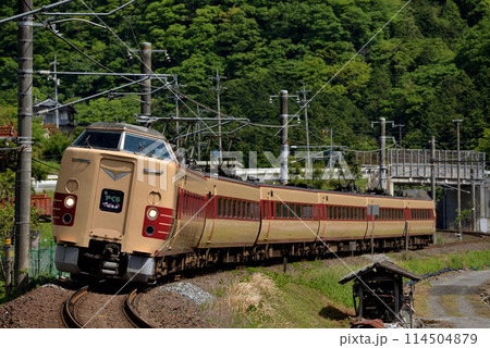 伯備線を走る381系L特急やくも8号 114504879