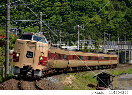 伯備線を走る381系L特急やくも8号 114504895