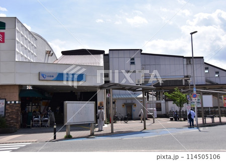 藤沢市　小田急江ノ島線長後駅西口と駅前風景 114505106