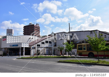 藤沢市 小田急江ノ島線長後駅西口と路線バス乗り場 藤沢市 小田急江ノ島線長後駅西口と路線バス乗り場 114505107