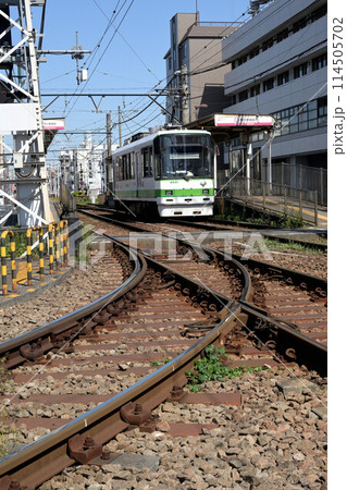 荒川車庫前を出発する都電、早稲田行き 荒川車庫前を出発する都電、早稲田行き 114505702