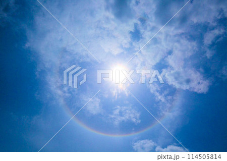 青空に架かる日暈 青空に架かる日暈 114505814