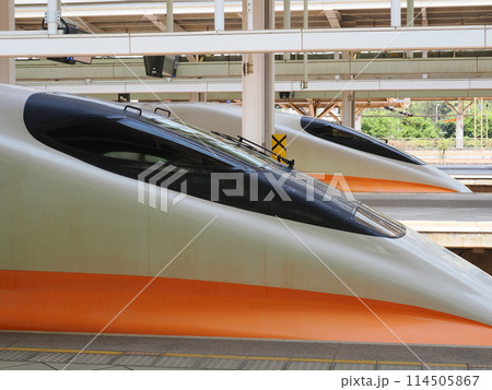 台湾高速鉄道　700T型　左営駅にて 114505867